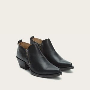 Frye Sacha Moto Shootie Size 9.